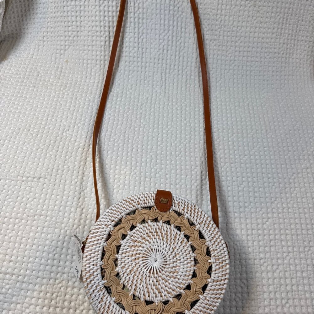 round pattern wicker bale style crossbody bag - Picture 2 of 5